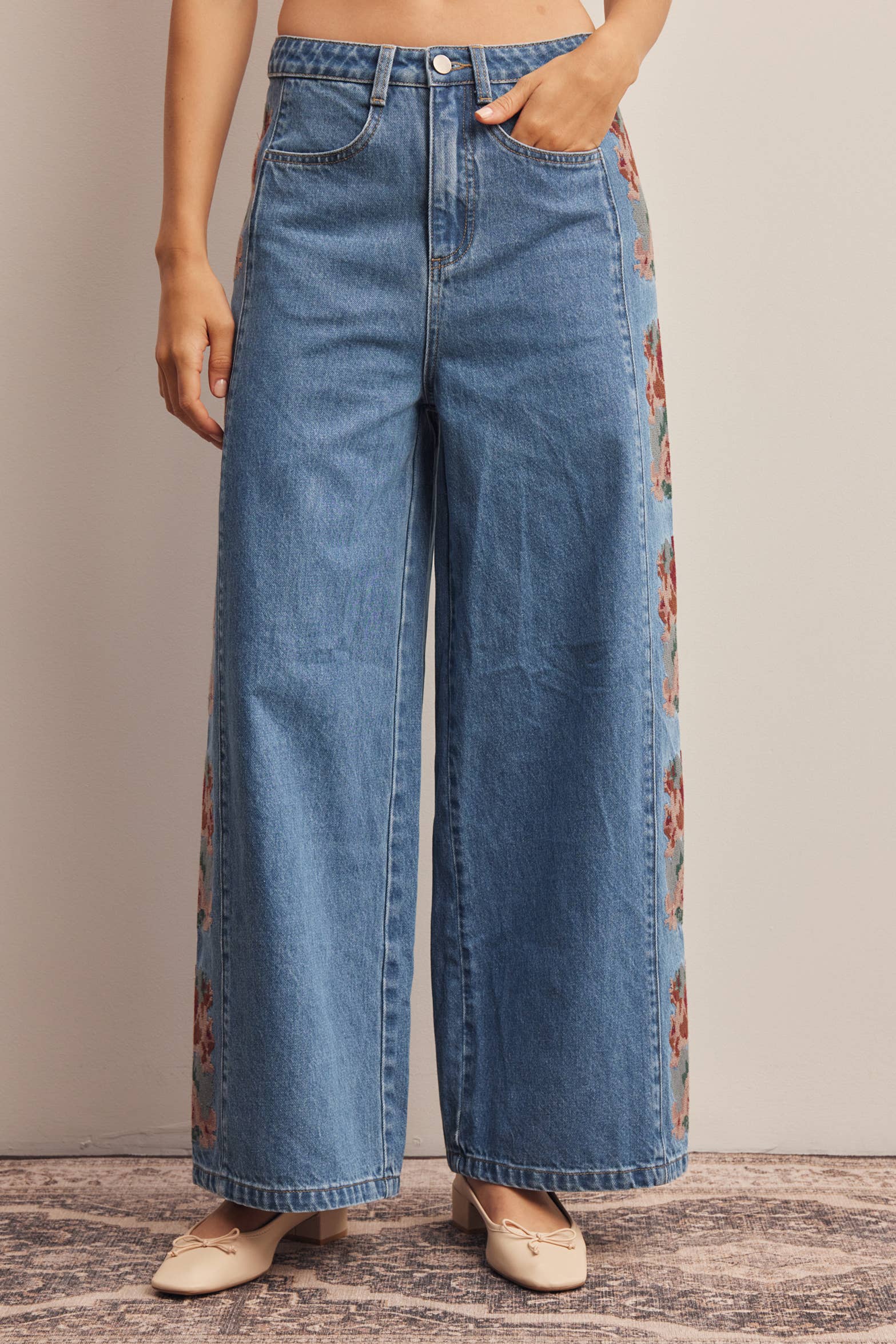 Floral side panel wide-leg denim jeans in washed denim - side detail