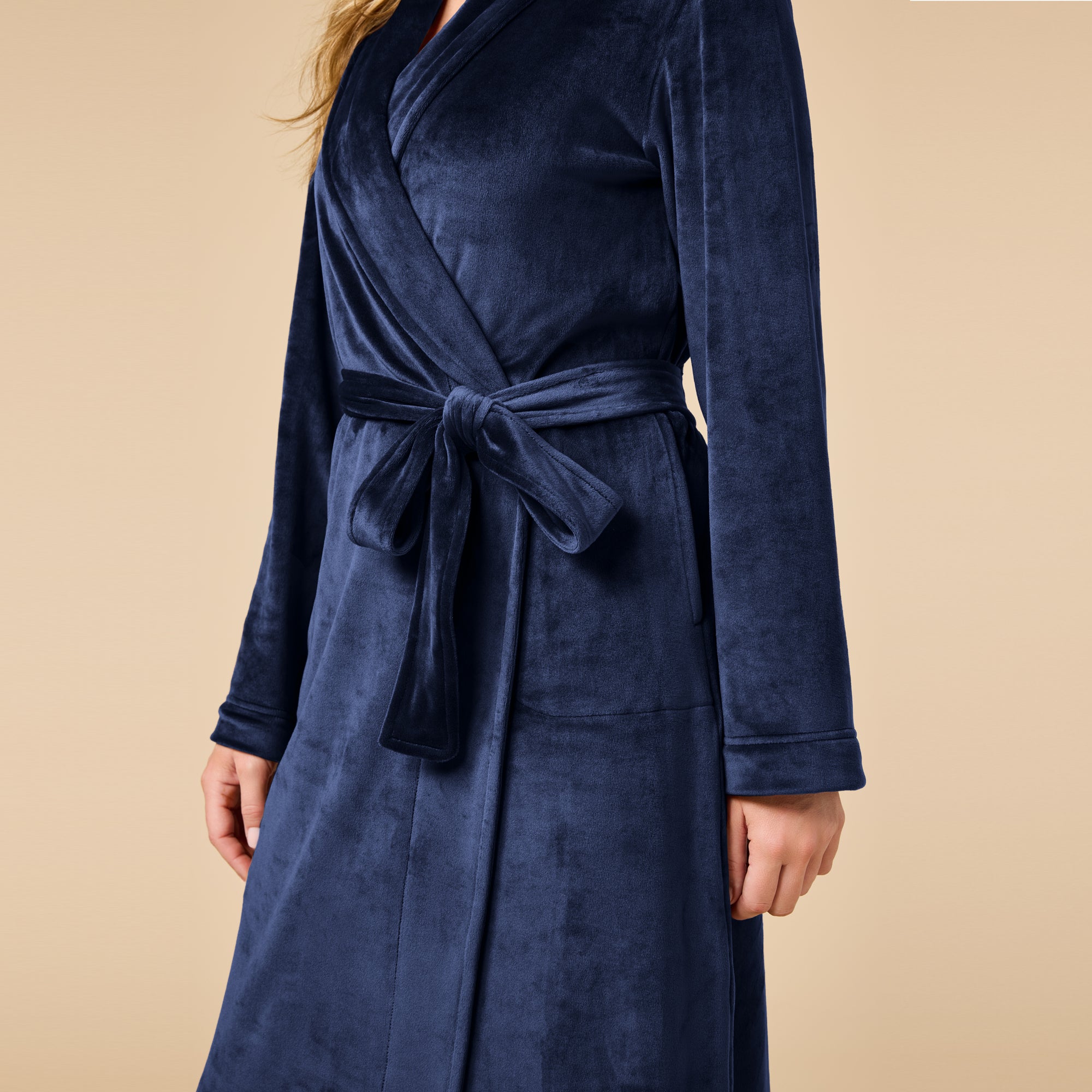 Serenity wrap robe in Midnight, detail